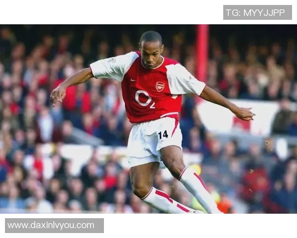 足球史上传奇3号球员的风采与辉煌历程解析